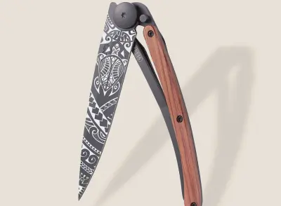 Korallenholz / Polynesische Zeichen